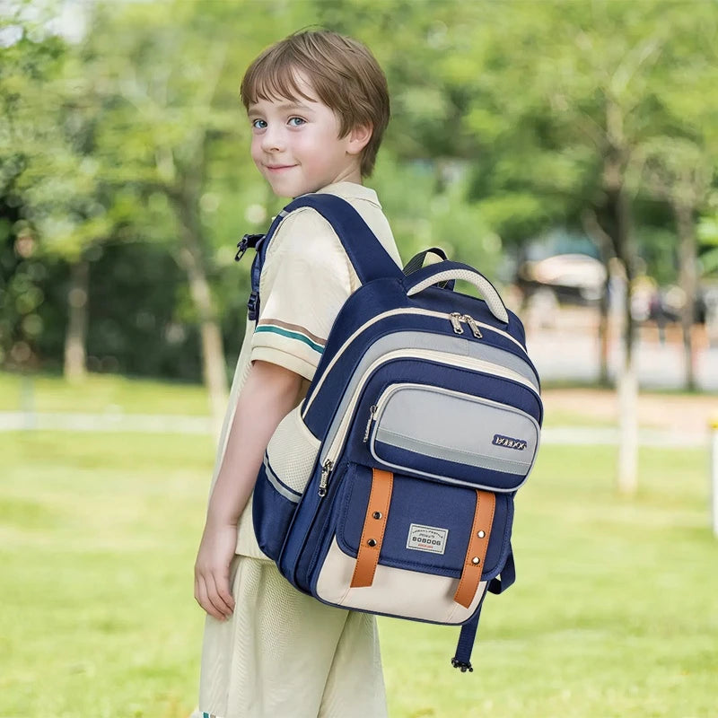 The schoolbag for students is light and comfortable, and the 123rd, 4th, 5th, 6th grade boys and girls have a large capacity bac
